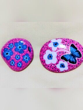 Pretty handpainted and sealed rocks.  Aprox 3x3"
